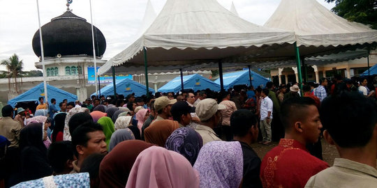 Antusias tunggu Jokowi, warga Pidie Jaya ingin minta makanan bergizi