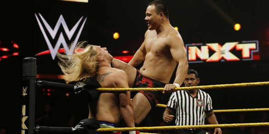 Aksi pegulat asal China di atas ring WWE NXT