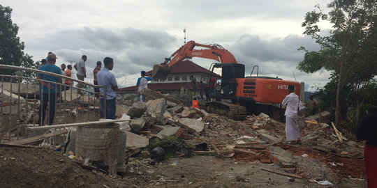 Kisah sedih Agam, korban gempa yang kini jadi yatim piatu