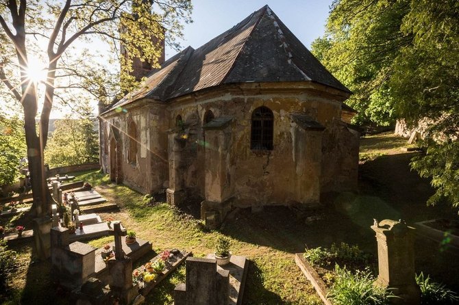 patung patung karya jakub hadrava di gereja st george ceko