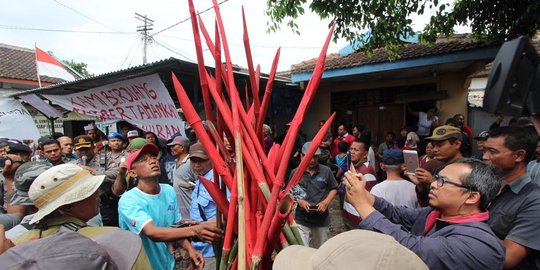 Mau gusur eks-Lokalisasi Semampir, polisi sita bambu runcing & bom