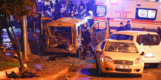 Suasana mencekam stadion di Istanbul usai dihantam dua ledakan