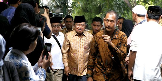 JK hingga Boediono melayat ke rumah duka Mar'ie Muhammad