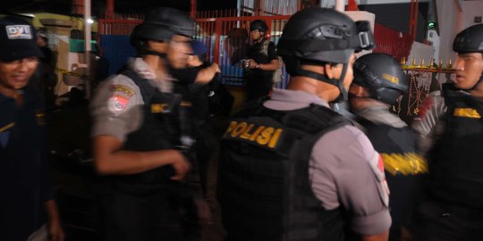 Densus 88 geledah rumah terduga teroris bom 'rice cooker' di Solo