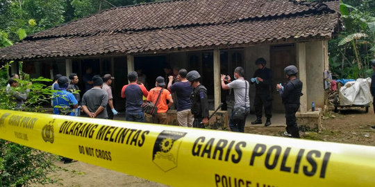 Rumah terduga teroris di Karanganyar digeledah, buku dan CD disita