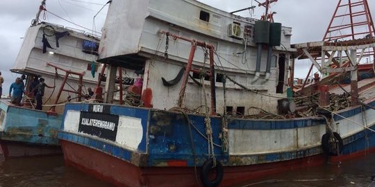 Petugas amankan 4 kapal bendera Malaysia berisi 40 nelayan Vietnam