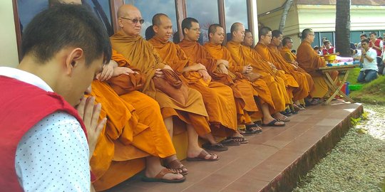 Umat Budha di Makassar kirim doa untuk keselamatan Indonesia
