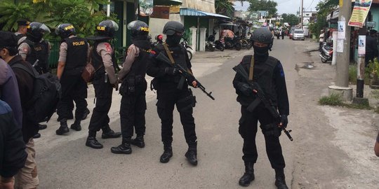 Bom Bekasi, Densus 88 geledah indekos mahasiswa IAIN