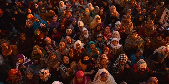 Memanjatkan doa di masjid penyimpan rambut Rasulullah SAW