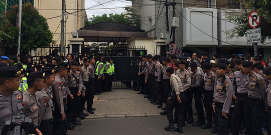 Watercanon, barracuda hingga Polwan jaga sidang perdana Ahok