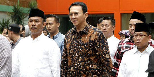 Baca keberatan, Ahok kutip bukunya 'berlindung di balik ayat suci'