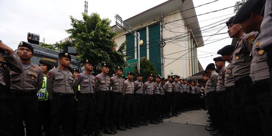 Pengunjung sampai desak-desakan ingin nonton sidang Ahok