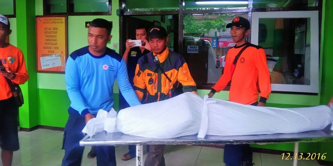 Pelancong terseret ombak Pantai Sendiki ditemukan sudah 