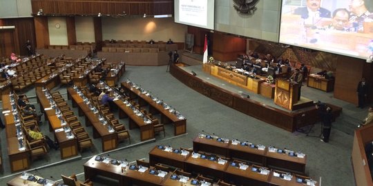Pimpinan DPR absen, sidang paripurna terpaksa diundur