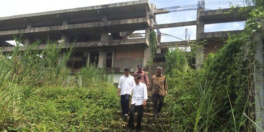 terbengkalainya pembangunan proyek wisma atlet hambalang