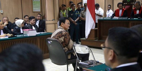 Menimbang baik buruk live sidang Ahok