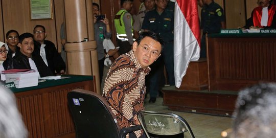 Air mata Ahok di sidang penistaan agama