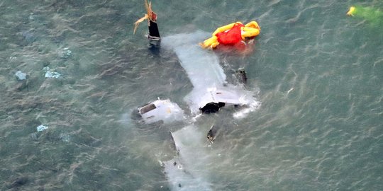 Pesawat Marinir AS jatuh di Jepang, puing berserakan di laut