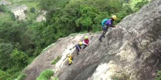 Menapaki Gunung Parang, surga bagi pemanjat tebing kelas dunia