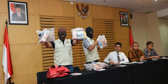 OTT Pejabat Bakamla, KPK sita dolar Singapura setara Rp 2 miliar