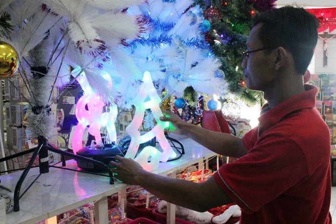 pohon natal sintetis