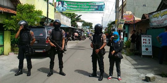 Terkait bom molotov, Densus 88 juga amankan 2 warga Solo