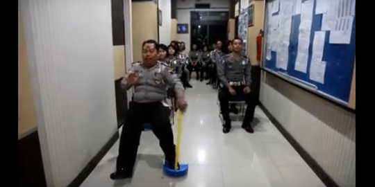 Kocak, parodi ugal-ugalan ala Polantas bikin ketawa ngakak