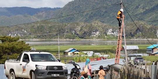 Cerita dua desa di Papua 76 tahun tak tersentuh listrik PLN