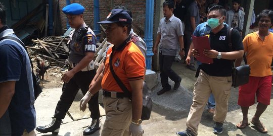 Polisi geledah rumah 2 terduga teroris di Solo