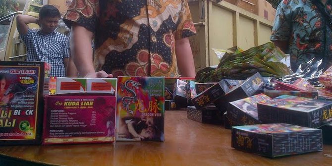 Polda Sumsel gerebek rumah simpan 9.000 obat kuat ilegal 