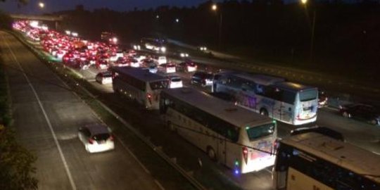 Masalah di balik pembangunan tol layang Jakarta-Cikampek