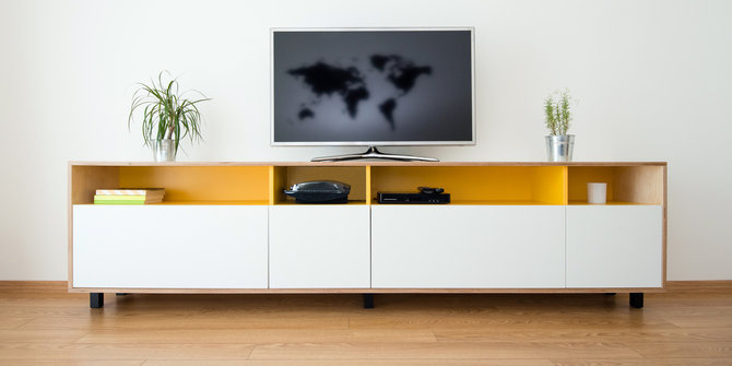 5 Alasan penting memilih meja  TV  minimalis  merdeka com