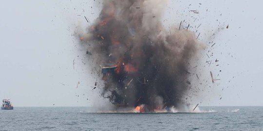 Menteri Susi ke warga: Kejar kapal asing, jika perlu bakar biar jera