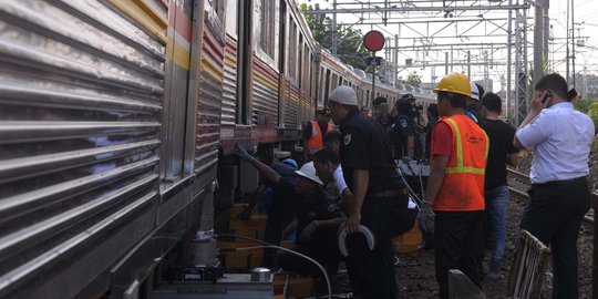 Gerbong KRL nyaris terbakar di Pocin, satu penumpang wanita pingsan