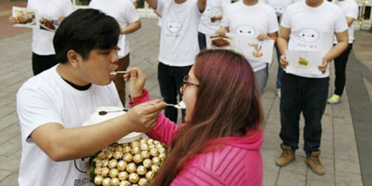 bikin kekasihnya gemuk agar tak direbut orang