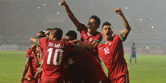 Menpora dan ratusan warga Jakarta nobar final AFF di Kemenpora