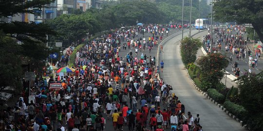 Peserta Car Free Day panik berlarian dapat kabar Menara BCA goyang