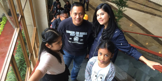 Ajak anak dan istri, Agus Yudhoyono nonton konser Prilly Latuconsina