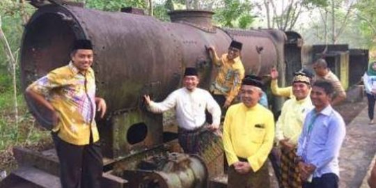 Hadiri Equator Festival, Gubernur Andi Rachman diberi gelar adat