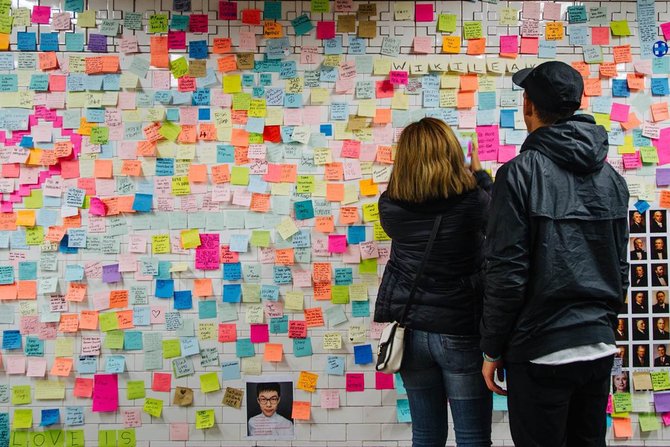 ribuan kertas pesan di tembok stasiun union square new york