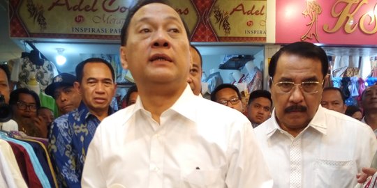 Sosialisasi Rupiah baru, bos BI belanja di pasar Blok M