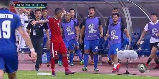 Detik-detik tendangan protes Abduh Lestaluhu ke bench Thailand