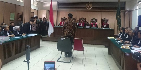 Lawan arus, Ahok tinggalkan PN Jakarta Utara dengan Innova