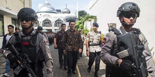 Brimob bersenjata laras panjang kawal Ahok tinggalkan PN Jakut