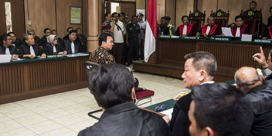 Masuk sidang merasa dipersulit, kuasa hukum Ahok protes PN Jakut