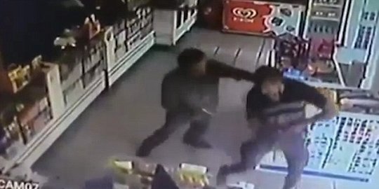 perampok baku tembak di depan kamera rev1