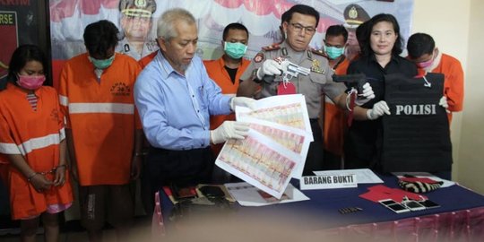 Kesal ditinggal di warung, UAA ajak teman peras mantan pacar