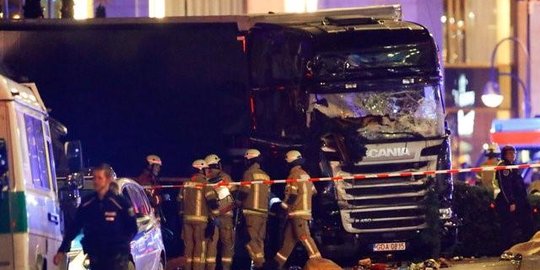 Polisi salah tangkap, pelaku teror truk maut di Berlin masih buron