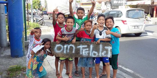 Keceriaan anak-anak di Yogya isi libur berburu video 'om telolet om'