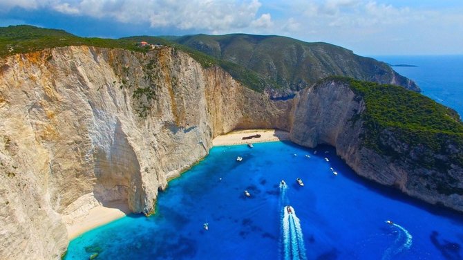 navagio shipwreck beach zante yunani